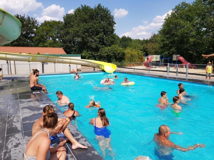 Mulder'S Vakantiehuis, Jaarplaats 108 Op Recreatiepark De Tien Heugten Schoonloo Exterior foto